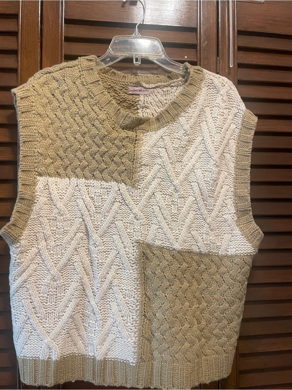 Ces Femme Two-Tone Cable Knit Sleeveless Sweater Vest in Cream and Tan